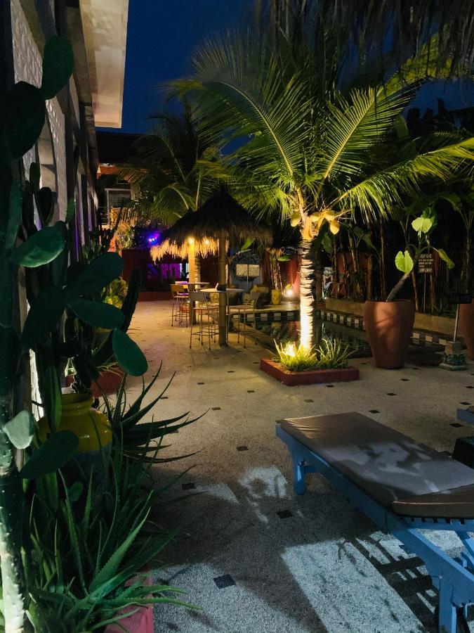Sunflower Stay And Surf Canggu Eksteriør billede